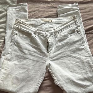 Levi’s white skinny jeans